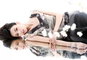 Đoán tính cách phụ nữ qua phong thái