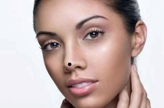 Nốt ruồi trên đỉnh đầu sóng mũi
