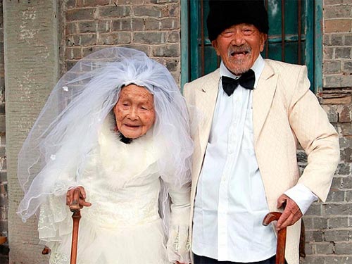 Mơ thấy bà cụ và ông cụ báo hiệu điều gì? 