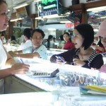 Mơ thấy cảnh mặc cả mang điềm báo gì?