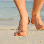 Mơ thấy đi chân trần mang ý nghĩa gì?