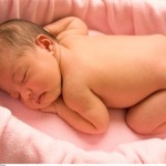 Trẻ sinh giờ khó nuôi