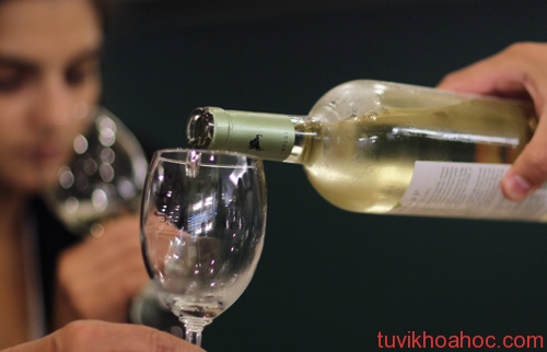 1-20140325084751-uong-ruou-1395760623032