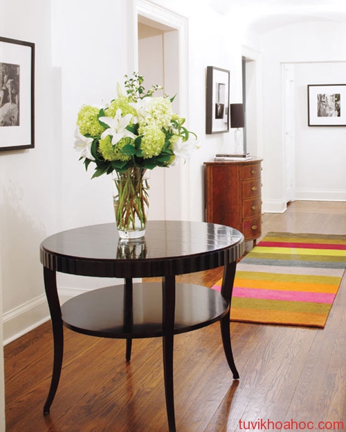 Đặt một chiếc bàn tròn