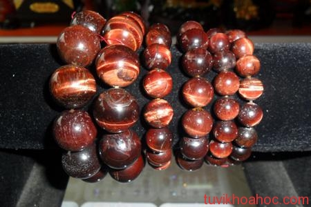 trang-suc-da-mat-ho 3