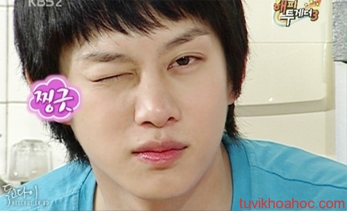 Máy mắt và các điềm báo