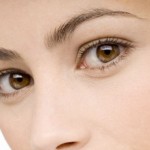 Cách xem tướng người phụ nữ mắt đỏ