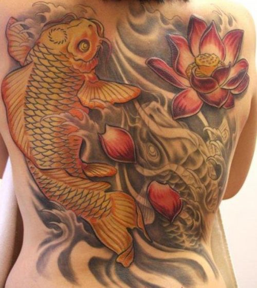 Hình xăm cá chép màu nâu, vàng đất hợp với người mệnh Thổ