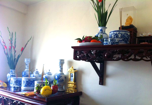 Xem ngày tốt tỉa chân nhang và bốc bát hương