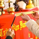 Hướng dẫn cách thắp hương bàn thờ