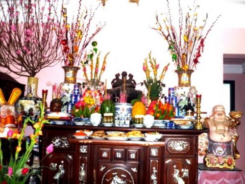 Cách bày bàn thờ gia tiên đúng cách mang đến vận may cho gia đình
