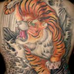 Ý nghĩa hình xăm hổ xuống núi