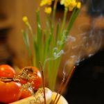 Thắp hương không cháy hết là điềm gì