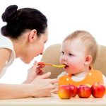 Chọn ngày tốt cho bé ăn dặm