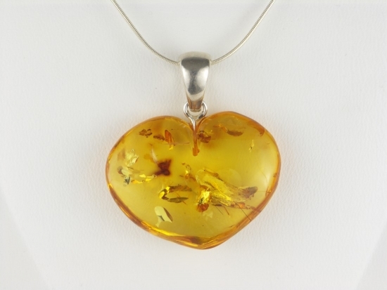 Tác dụng của vòng đá Hổ Phách là gì?