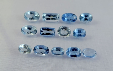 Đá quý Aquamarine có màu xanh nước biển nhạt và đậm là chủ yếu