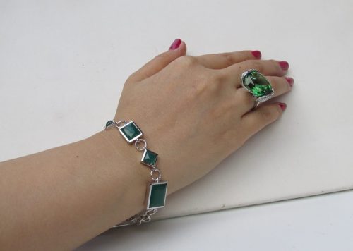 Các bạn có thể đeo bạc nguyên chất trên người để vong không theo phá nữa