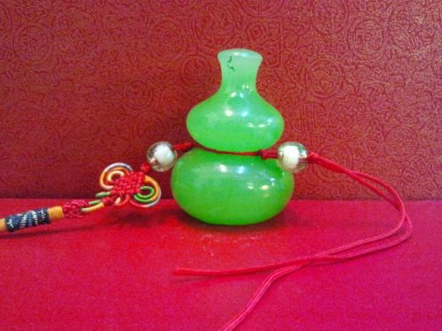 Gia chủ có thể đặt ở phí chính bắc, hồ lô là vật phong thủy ngũ hành thuộc Kim mó có tác dụng trấn áp hung tính của Ngũ Hoàng.