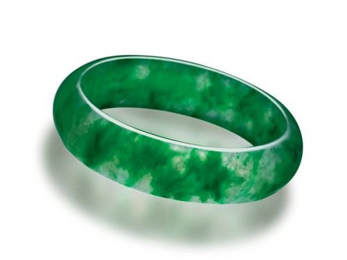  Ngọc phỉ thúy còn giúp đem lại may mắn, thuận lợi trong làm ăn