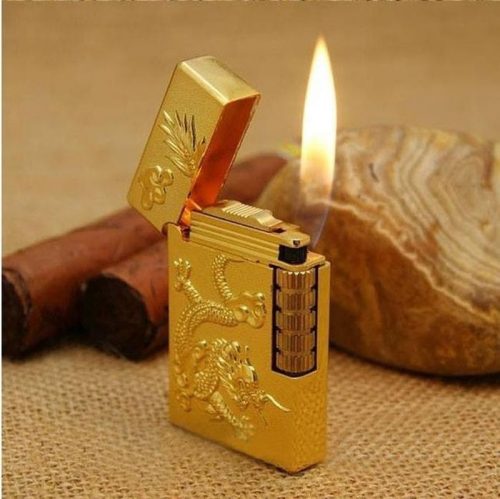 Người mệnh Thổ nên mang theo bật lửa hoặc diêm trong ví (ảnh minh họa)