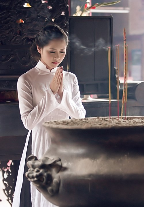 Khi đi lễ chùa tâm bạn phải tịnh mới bình an (ảnh minh họa)