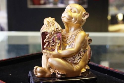 Không dùng vật phẩm phong thủy hình Khỉ cho gia chủ tuổi Dần