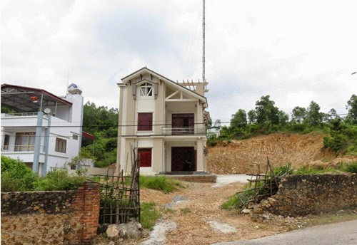 Kiêng xây nhà ở chân núi và đầu hẻm núi (ảnh minh họa).