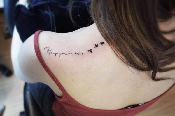 Hình xăm chữ happiness