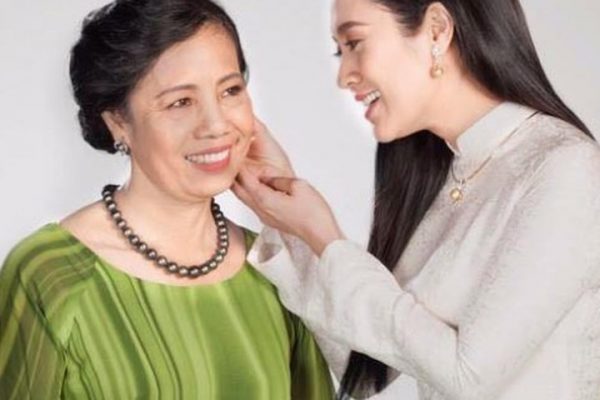 Đồ nữ trang tặng mẹ