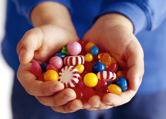 Mơ thấy trẻ nhỏ đưa bánh ngọt